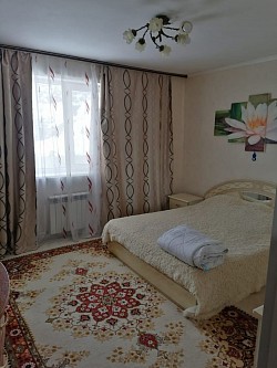 Спальня уютная , большая